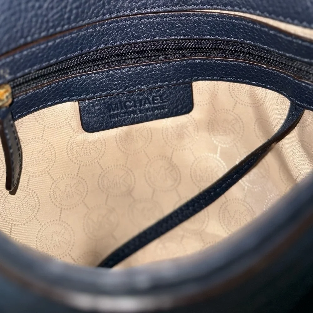 MICHAEL KORS women’s navy blue pebble leather bedford tassel shoulder bag - Picture 7 of 13